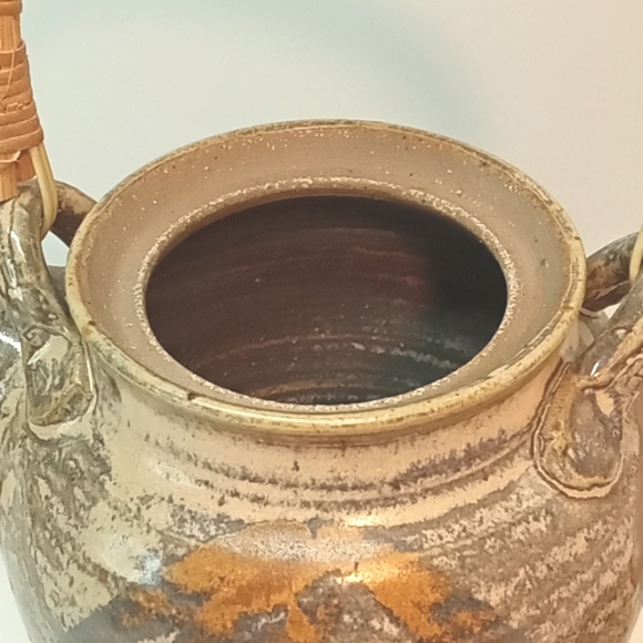 Vintage artist signed artisan pottery glazed teapot with bamboo handle. - Picture 6 of 12